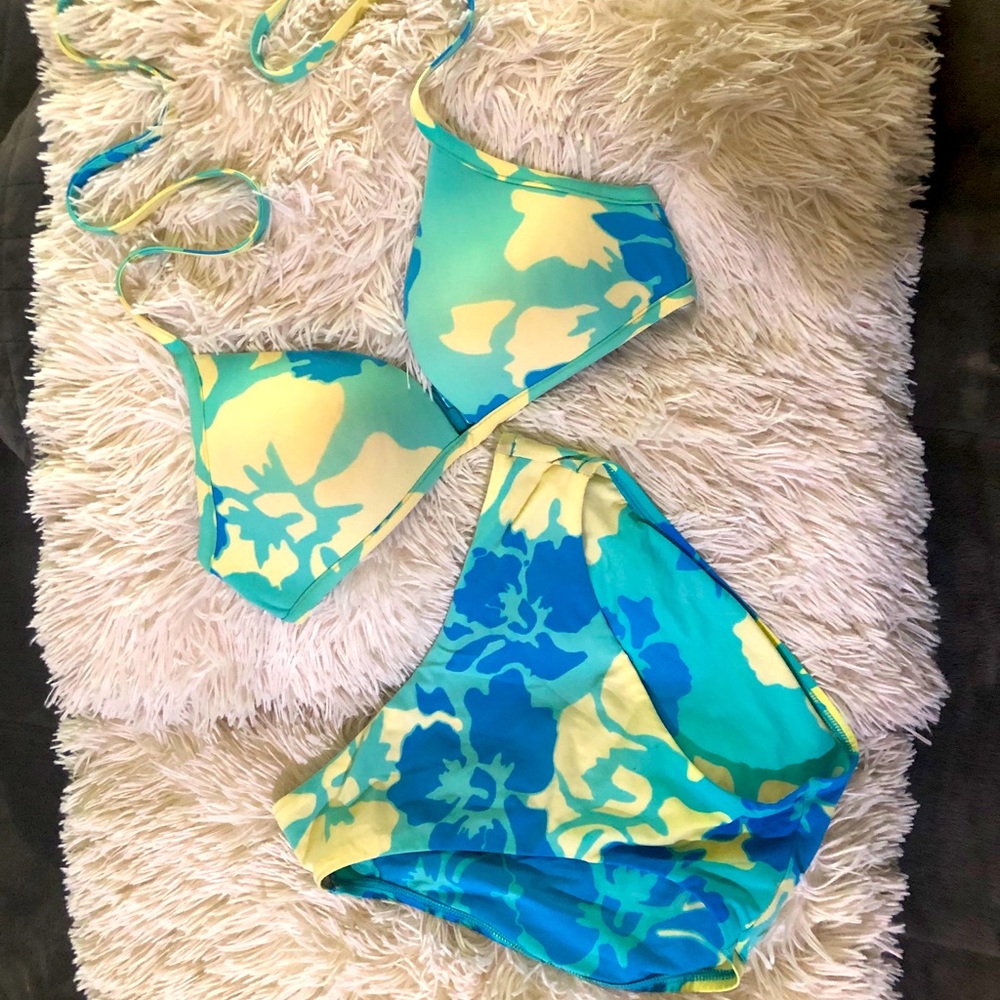 VS Bikini